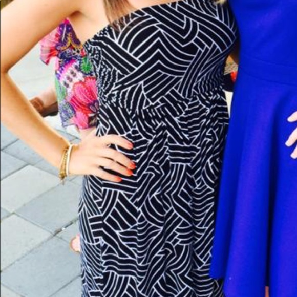 Hourglass Lilly Maxi Dress - Picture 2 of 2